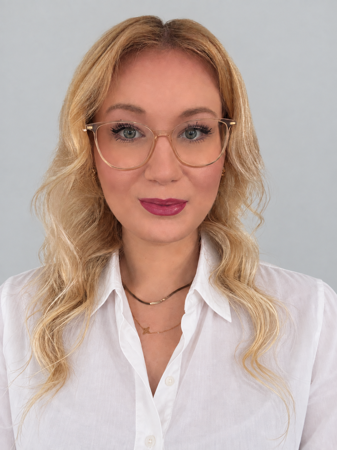 Laura Horst – Porträt mit angepasster Kleidung